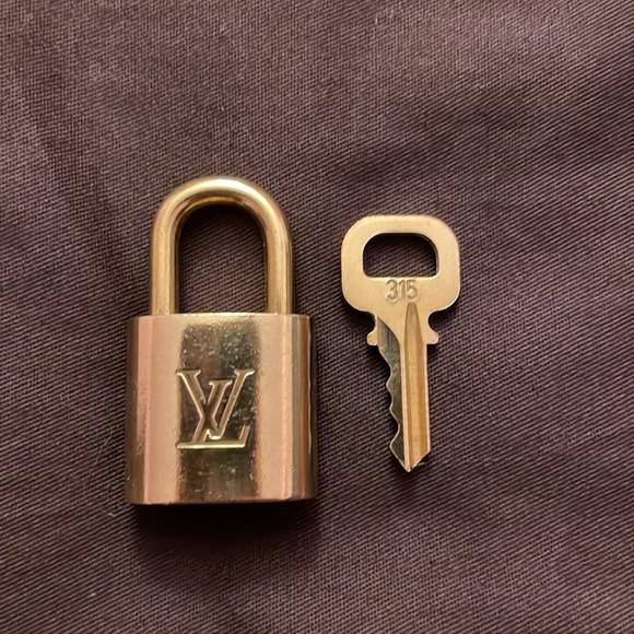 Louis Vuitton Lock and Key - Picture 3 of 5